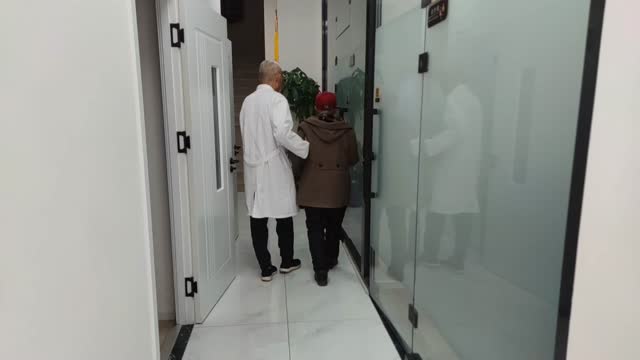 _股外侧皮神经炎的诊疗分析——唐国振教授(1)·028视频封面
