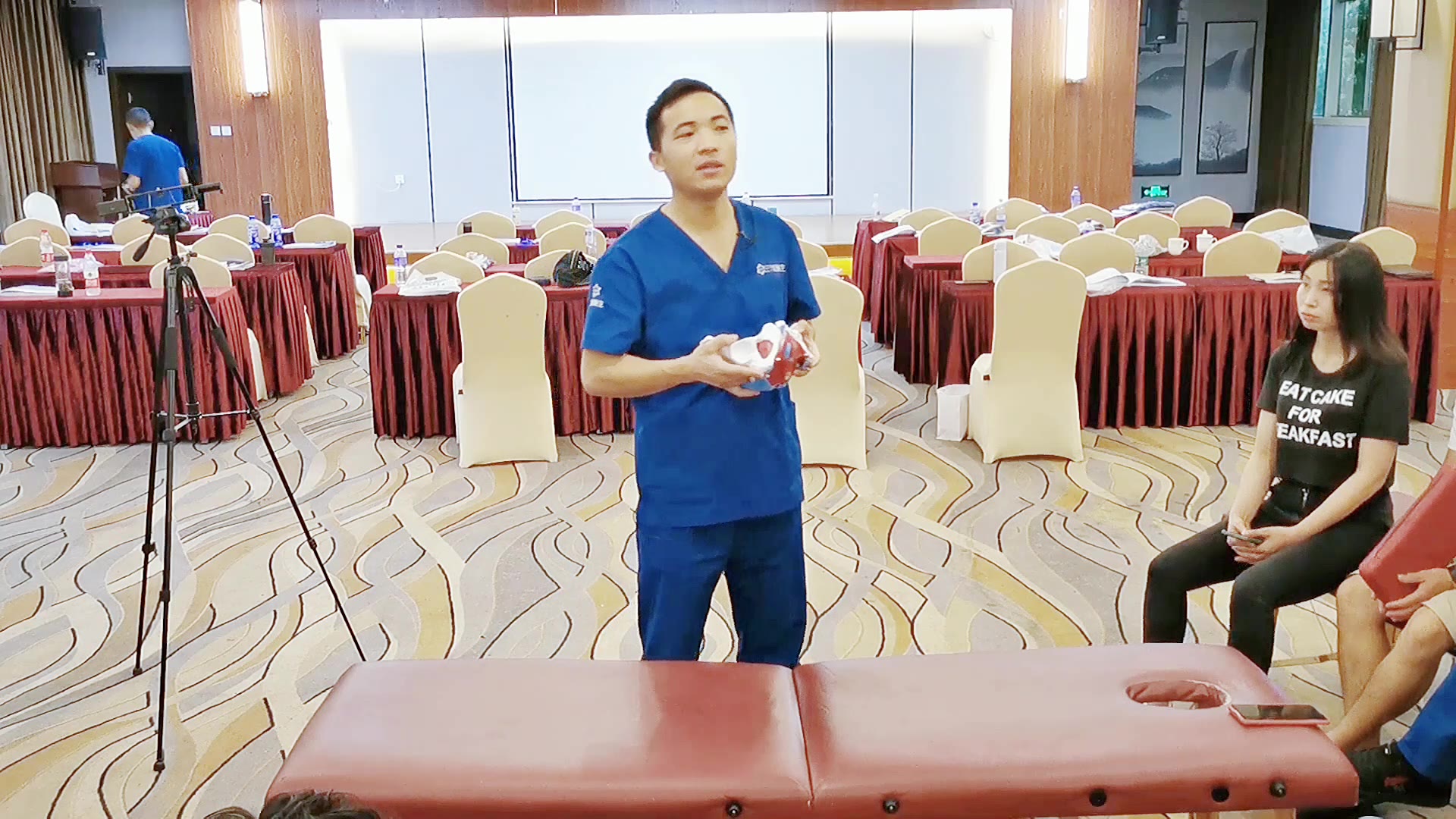 女性髋宽的调整思路视频封面