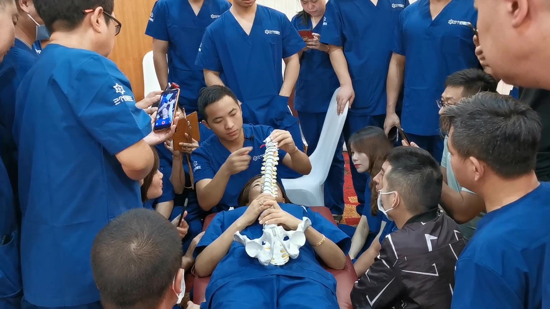 寰椎的旋转矫正视频封面