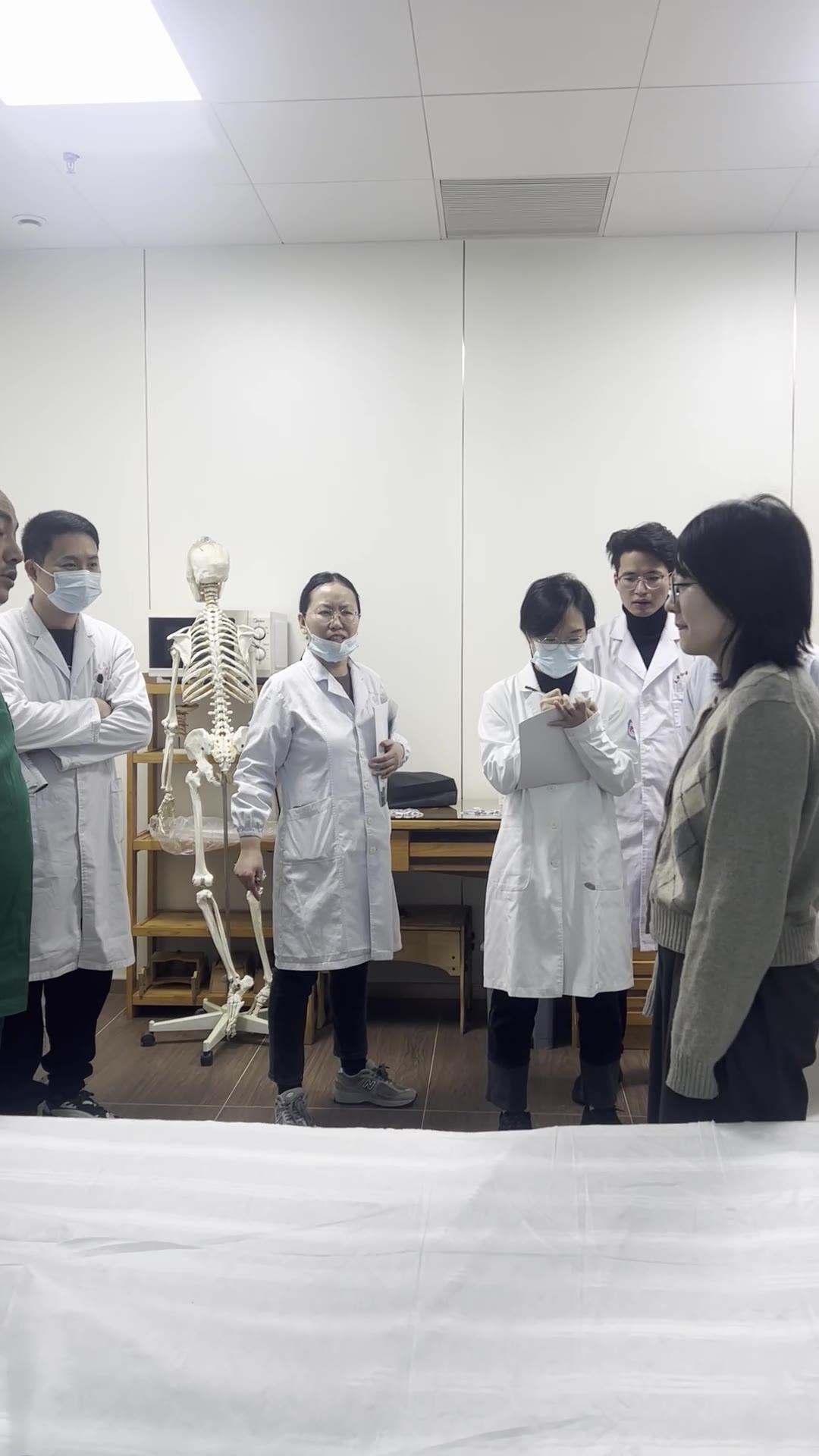 甲状腺与失眠:颈前查体与安全进针视频封面