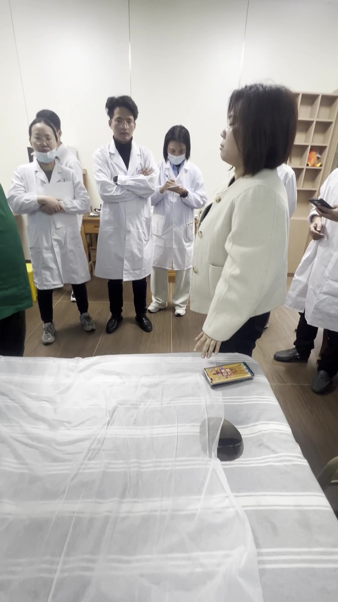 腰痛问诊与全身查体规范视频封面