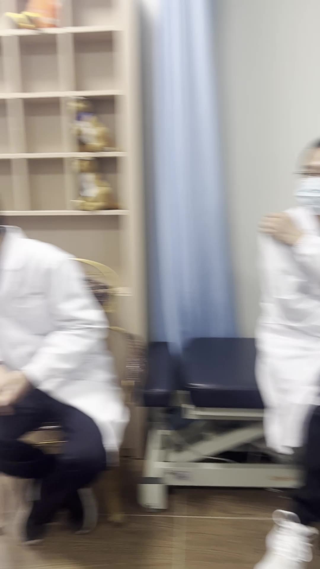 小腿痛蹲起无力:腹部触诊排查视频封面