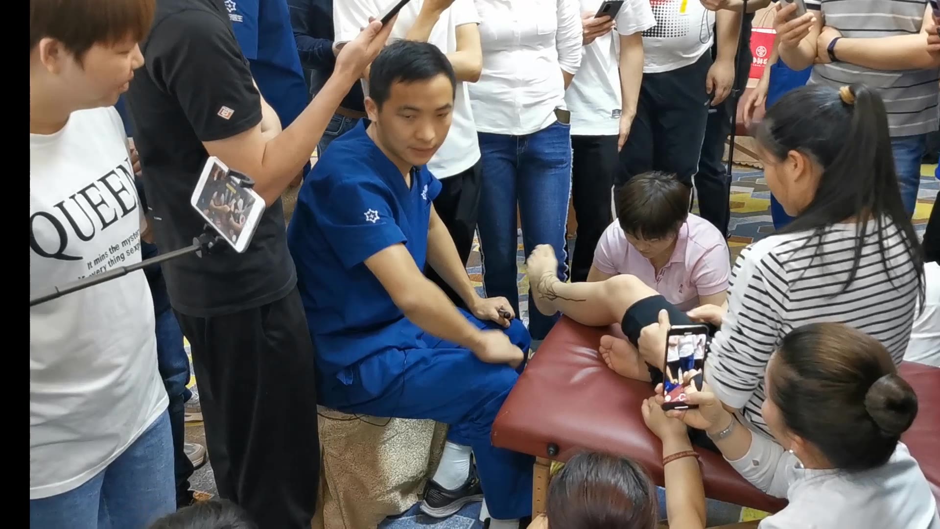 膝关节上下楼痛治疗方法视频封面