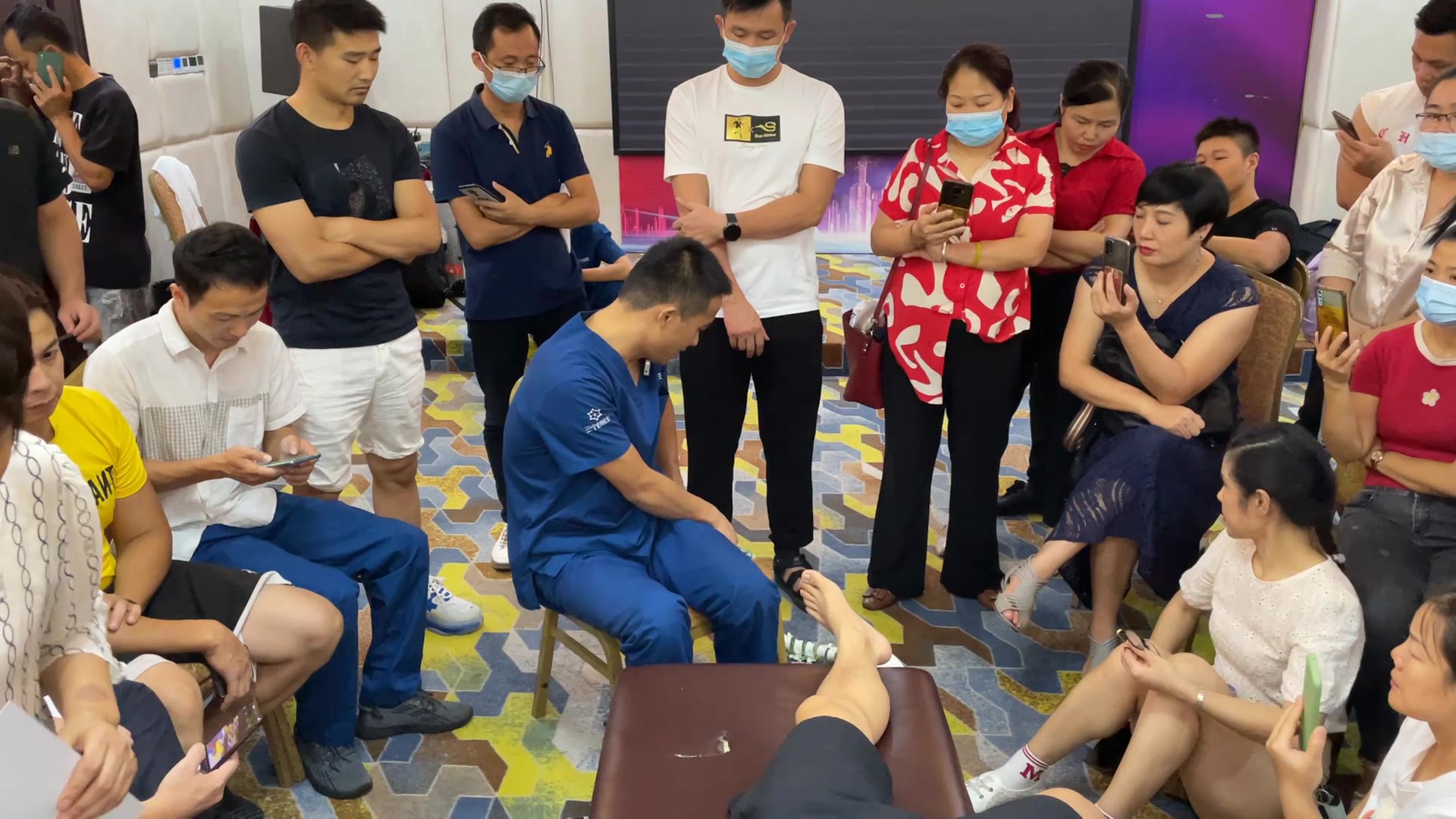 膝关节的矫正视频封面